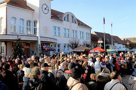 Čas adventu & kulturní život * VÁNOČNÍ JARMARK U RADNICE roku 2023