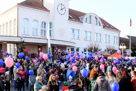 Čas adventu & kulturní život * VÁNOČNÍ JARMARK U RADNICE roku 2023