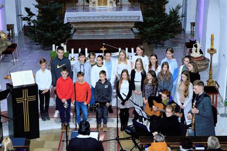 Gymnázium * Vánoční koncert studentů školy v kostele Nanebevzetí Panny Marie