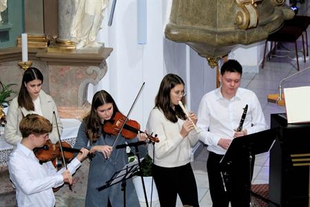 Gymnázium * Vánoční koncert studentů školy v kostele Nanebevzetí Panny Marie