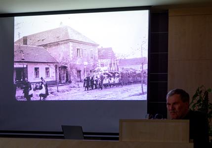 Kultura * Beseda - promítání starých fotografií z Velkých Pavlovic s panem Oldřichem Otáhalem