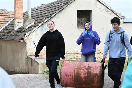 Základní škola * Projektový den „Ukliďme Velké Pavlovice“