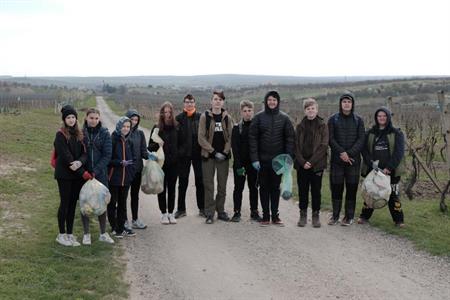 Základní škola * Projektový den „Ukliďme Velké Pavlovice“