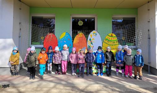 Mateřská škola * Velikonoční čas - Zajíčkova stezka na zahradě školky