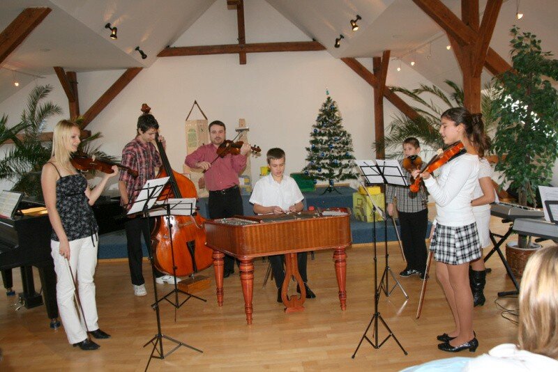 Vánoční kocert ZUŠ - Škola hraje škole