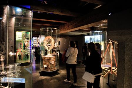 Senioři * Do Ždírce přes Muzeum nové generace