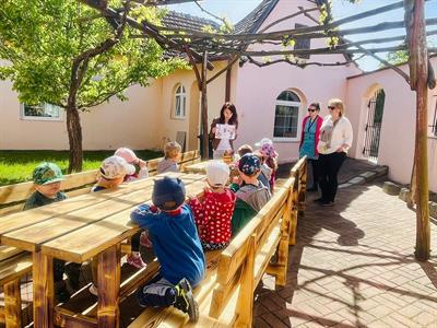 Mateřská škola & TIC * Třída Motýlků na návštěvě infocentra a knihovny