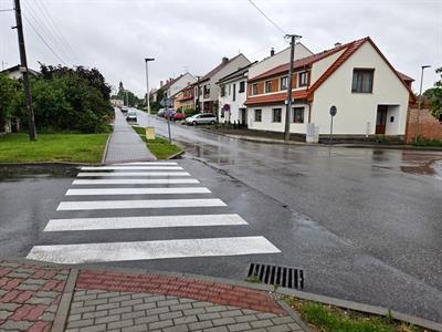 Bezpečnost ve městě * Nový přechod pro chodce na křižovatce ulic Dlouhá, Bří Mrštíků a Bálkovy uličky