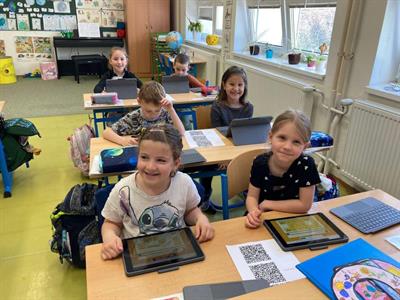 Základní škola * Tablety v první třídě aneb Moderní výuka v praxi