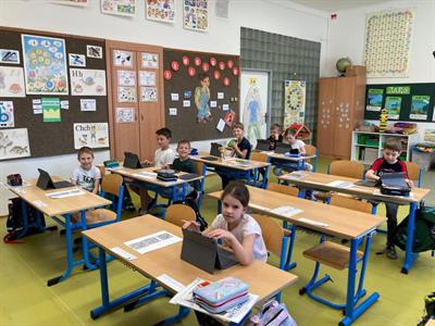 Základní škola * Tablety v první třídě aneb Moderní výuka v praxi