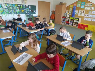 Základní škola * Tablety v první třídě aneb Moderní výuka v praxi
