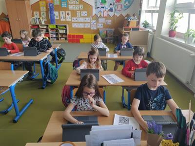 Základní škola * Tablety v první třídě aneb Moderní výuka v praxi
