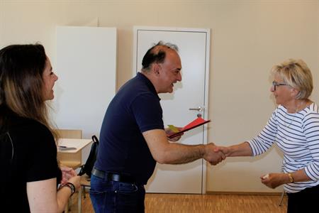 Senioři * Posluchači U3V Univerzity Karlovy v Praze převzali svá osvědčení o absolvování