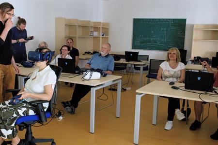 Senioři * Posluchači U3V Univerzity Karlovy v Praze převzali svá osvědčení o absolvování