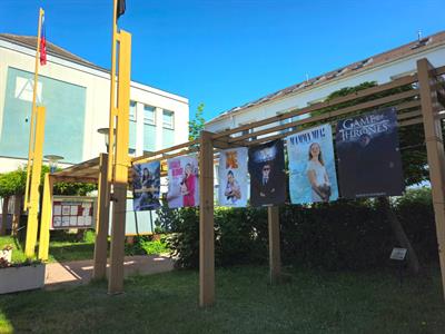 Gymnázium * Maturitní tablo třídy oktáva s hvězným obsazením