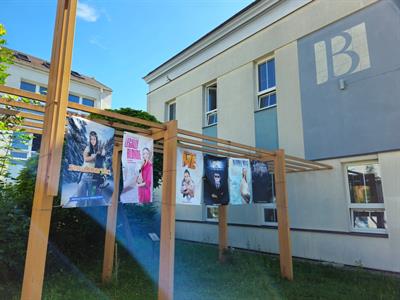 Gymnázium * Maturitní tablo třídy oktáva s hvězným obsazením
