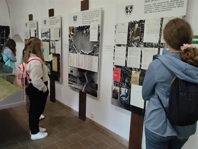 Gymnázium * Studenti velkopavlovického gymnázia po stopách jáchymovské historie