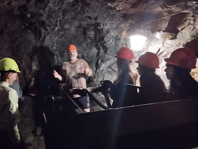 Gymnázium * Studenti velkopavlovického gymnázia po stopách jáchymovské historie