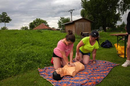 Základní škola * Oslava MDD s hasiči, policisty a zdravotníky