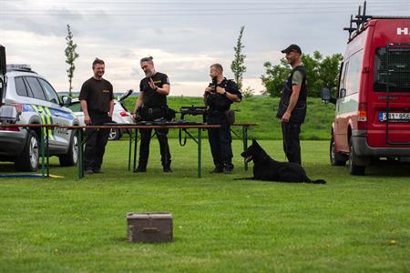 Základní škola * Oslava MDD s hasiči, policisty a zdravotníky