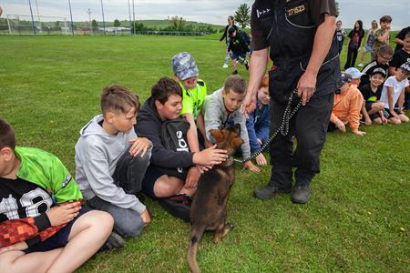 Základní škola * Oslava MDD s hasiči, policisty a zdravotníky