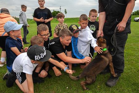 Základní škola * Oslava MDD s hasiči, policisty a zdravotníky