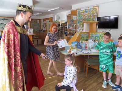 Městská knihovna * Král ocenil snahu prvňáčků nejen ve škole, ale i v knihovně