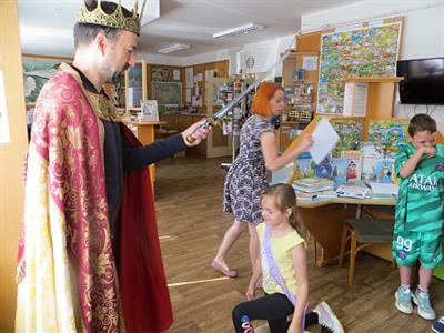 Městská knihovna * Král ocenil snahu prvňáčků nejen ve škole, ale i v knihovně