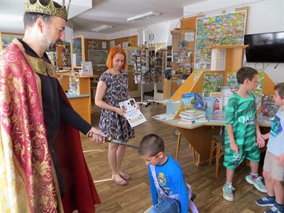 Městská knihovna * Král ocenil snahu prvňáčků nejen ve škole, ale i v knihovně