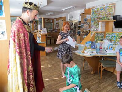 Městská knihovna * Král ocenil snahu prvňáčků nejen ve škole, ale i v knihovně