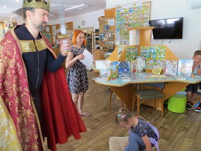 Městská knihovna * Král ocenil snahu prvňáčků nejen ve škole, ale i v knihovně