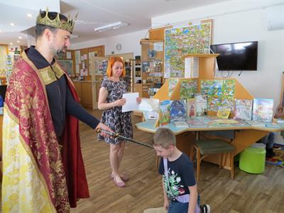 Městská knihovna * Král ocenil snahu prvňáčků nejen ve škole, ale i v knihovně