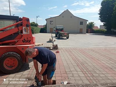 Služby města * Posezení za sokolovnou bude mít nové zastřešení