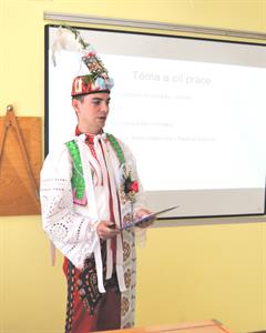 Gymnázium * Obhajoba ročníkových seminárních prací studentů sexty a 2. A