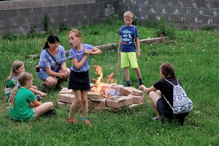 Farnost * Zakončení školního roku na farní zahradě