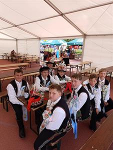 Kultura & folklor * Finálovém klání dětských verbířů na národní přehlídce dětského verbuňku - Mezinárodní dětský festival Kunovské léto