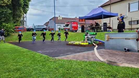 SDH * Soutěže v požárním útoku mladých hasičů ve Tvrdonicích a Velkých Bílovicích