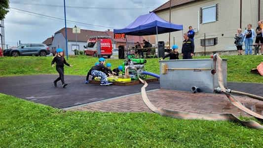 SDH * Soutěže v požárním útoku mladých hasičů ve Tvrdonicích a Velkých Bílovicích