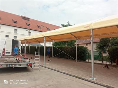 Budování ve městě * Nový přístřešek už je na sóle