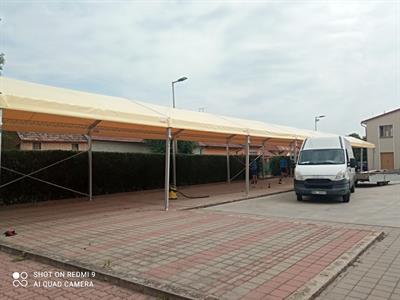 Budování ve městě * Nový přístřešek už je na sóle