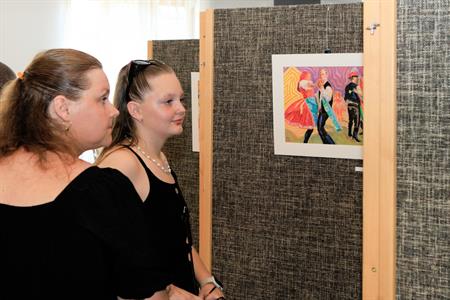 Kultura & folklor * Výstava obrazů s hodovní a folklorní tematikou Michaela Shenga, umělce žijícího v New Yorku