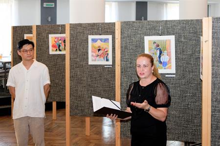 Kultura & folklor * Výstava obrazů s hodovní a folklorní tematikou Michaela Shenga, umělce žijícího v New Yorku