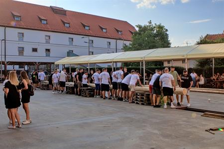 Folklor & tradice * VELKOPAVLOVICKÉ KROJOVANÉ HODY 2024 * Stavění hodovní máje