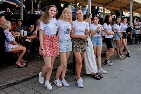 Folklor & tradice * VELKOPAVLOVICKÉ KROJOVANÉ HODY 2024 * Stavění hodovní máje