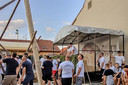Folklor & tradice * VELKOPAVLOVICKÉ KROJOVANÉ HODY 2024 * Stavění hodovní máje