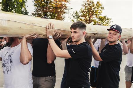 Folklor & tradice * VELKOPAVLOVICKÉ KROJOVANÉ HODY 2024 * Stavění hodovní máje ve fotografiích Richarda Skoumala