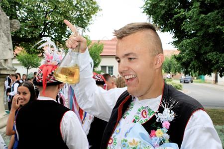 Folklor & tradice * VELKOPAVLOVICKÉ KROJOVANÉ HODY 2024 * Nedělní mše svatá a povolení hodů starostou města