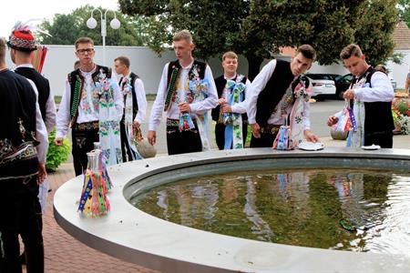 Folklor & tradice * VELKOPAVLOVICKÉ KROJOVANÉ HODY 2024 * Nedělní mše svatá a povolení hodů starostou města