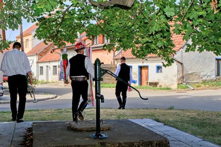 Folklor & tradice * VELKOPAVLOVICKÉ KROJOVANÉ HODY 2024 * Nedělní mše svatá a povolení hodů starostou města