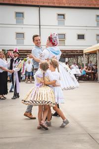Folklor & tradice * VELKOPAVLOVICKÉ KROJOVANÉ HODY 2024 * Návštěva diplomatky Dity Charanzové & hejtmana JMK Jana Grolicha 